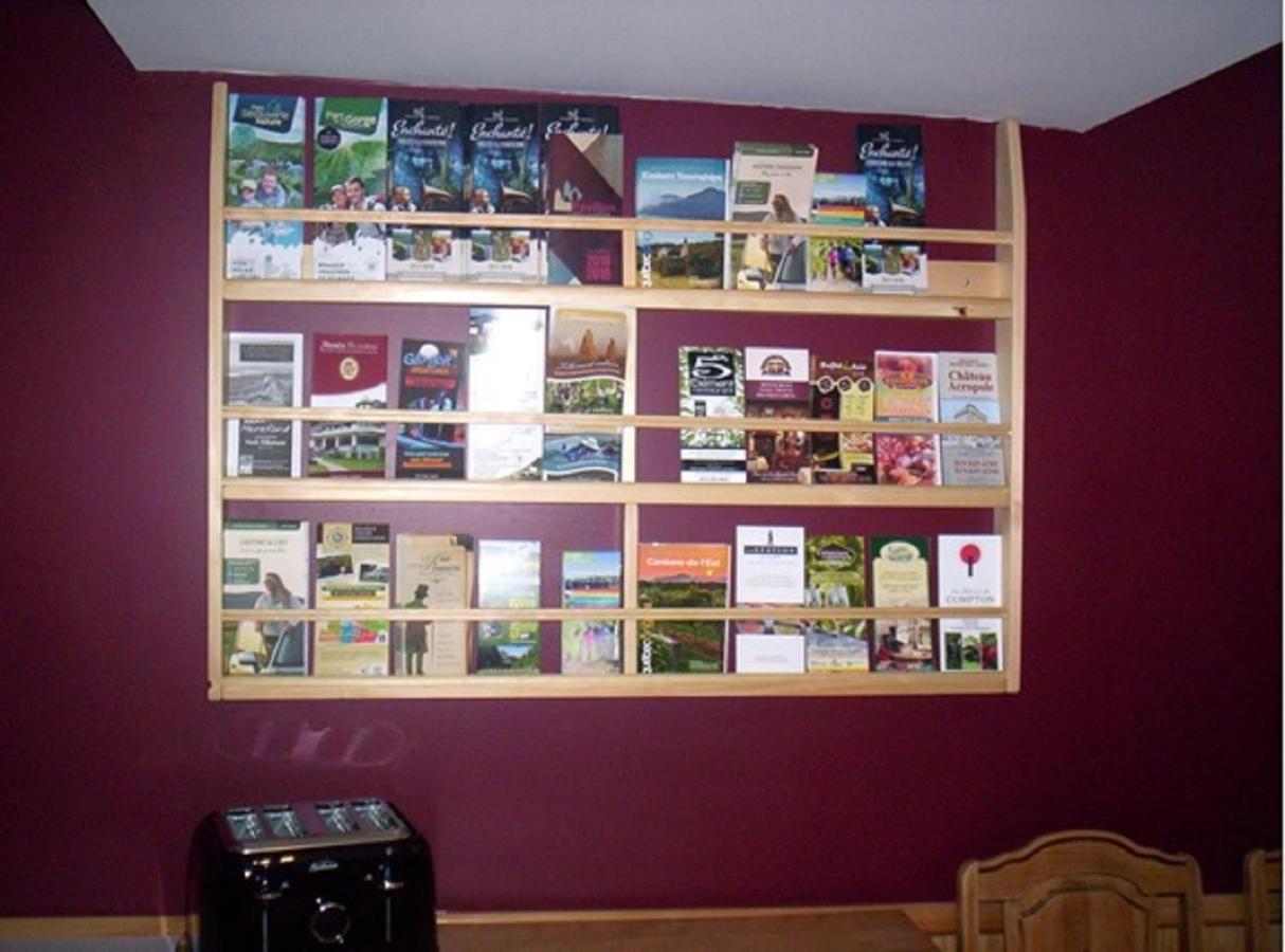 Gite Au P'Tit Bonheur B&B Coaticook Exteriör bild