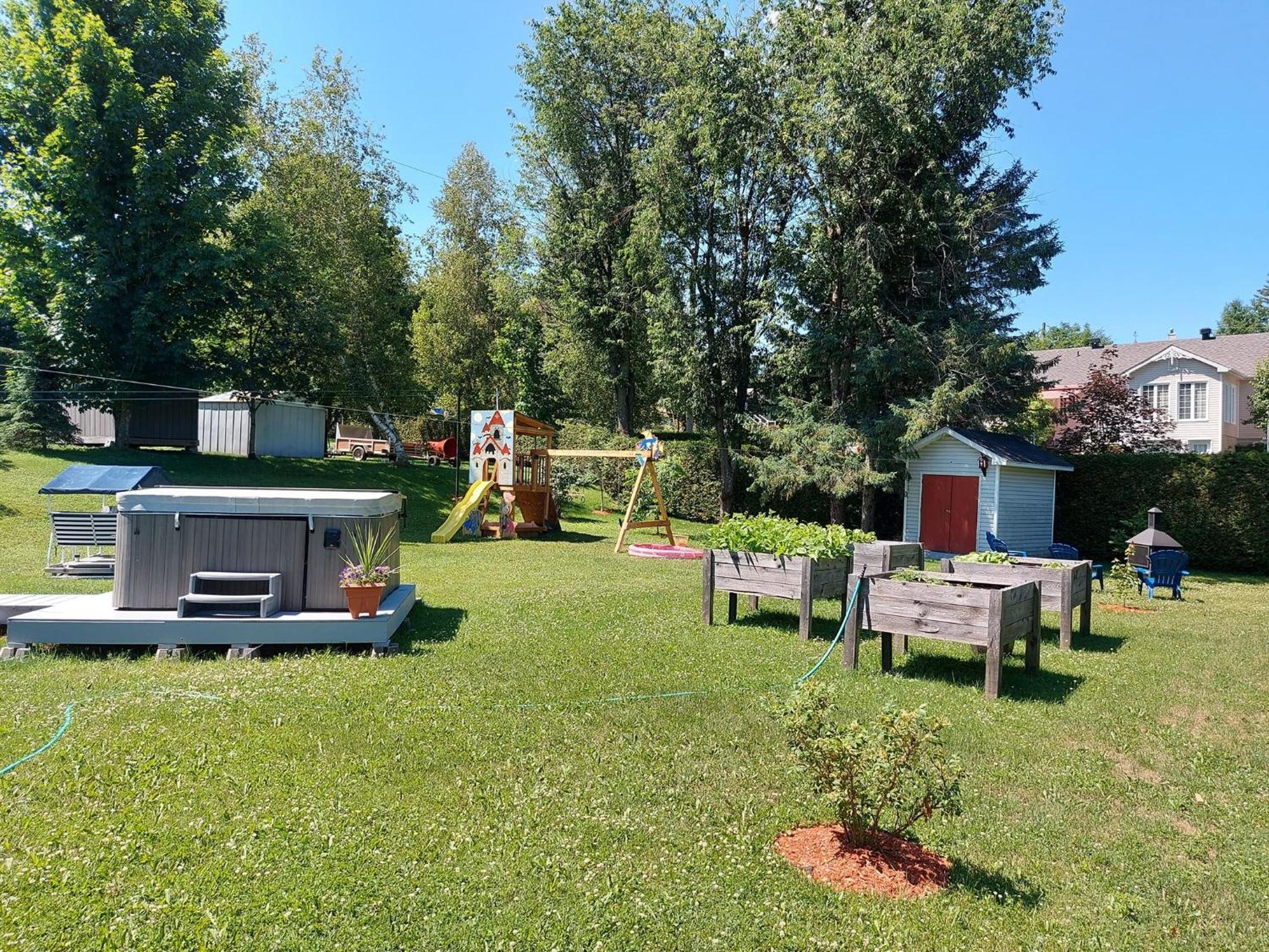 Gite Au P'Tit Bonheur B&B Coaticook Exteriör bild